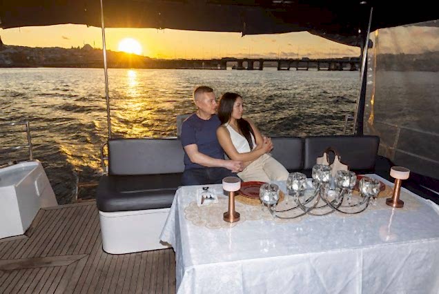 Private Bosphorus Dinner Yacht Cruise