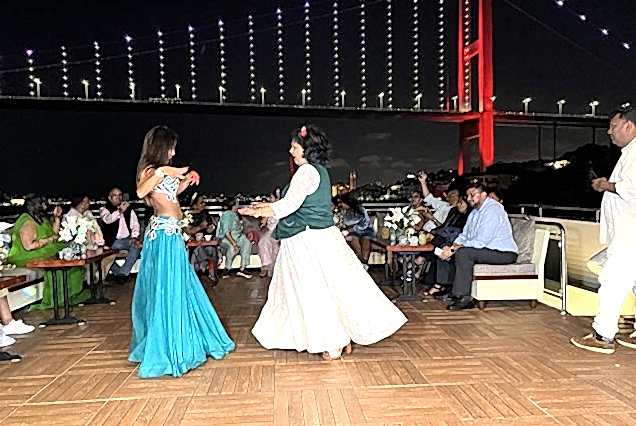 corporate event bellly dancer